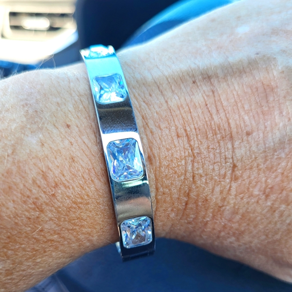 MICHAEL KORS EXQUISITE LARGE GEM 💎 STONE BRACELET IN SILVER  Pristine!